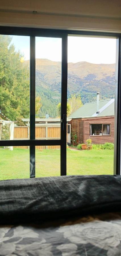 Lake Hawea Cabin With Mountain Views- Outdoor Bath! Dış mekan fotoğraf