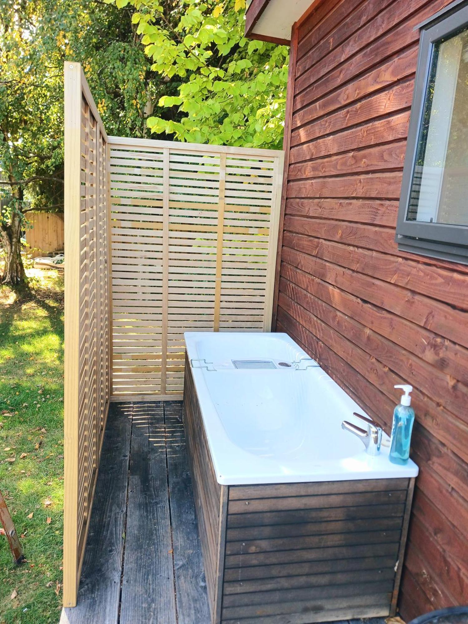 Lake Hawea Cabin With Mountain Views- Outdoor Bath! Dış mekan fotoğraf